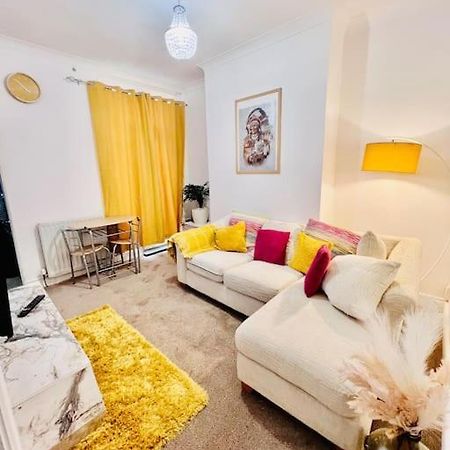 Lovely 3Bed Home มิดเดิลส์บะระ ภายนอก รูปภาพ