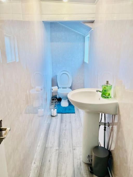 Lovely 3Bed Home มิดเดิลส์บะระ ภายนอก รูปภาพ