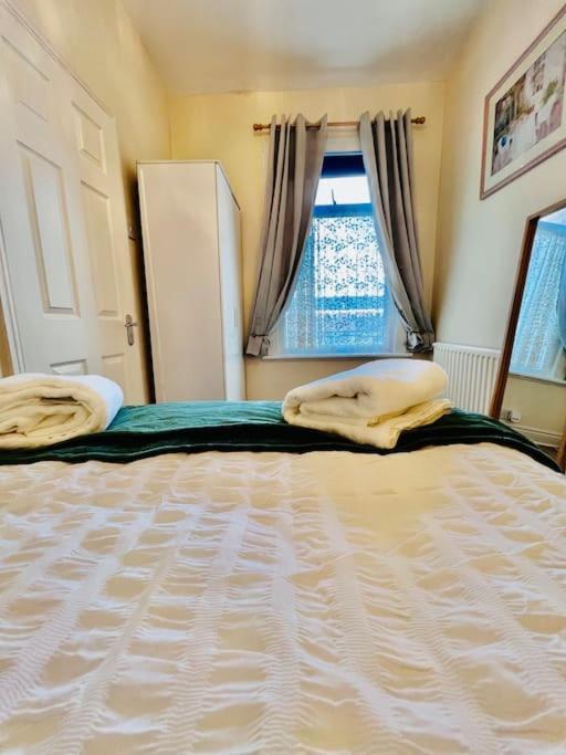 Lovely 3Bed Home มิดเดิลส์บะระ ภายนอก รูปภาพ