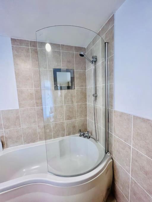 Lovely 3Bed Home มิดเดิลส์บะระ ภายนอก รูปภาพ